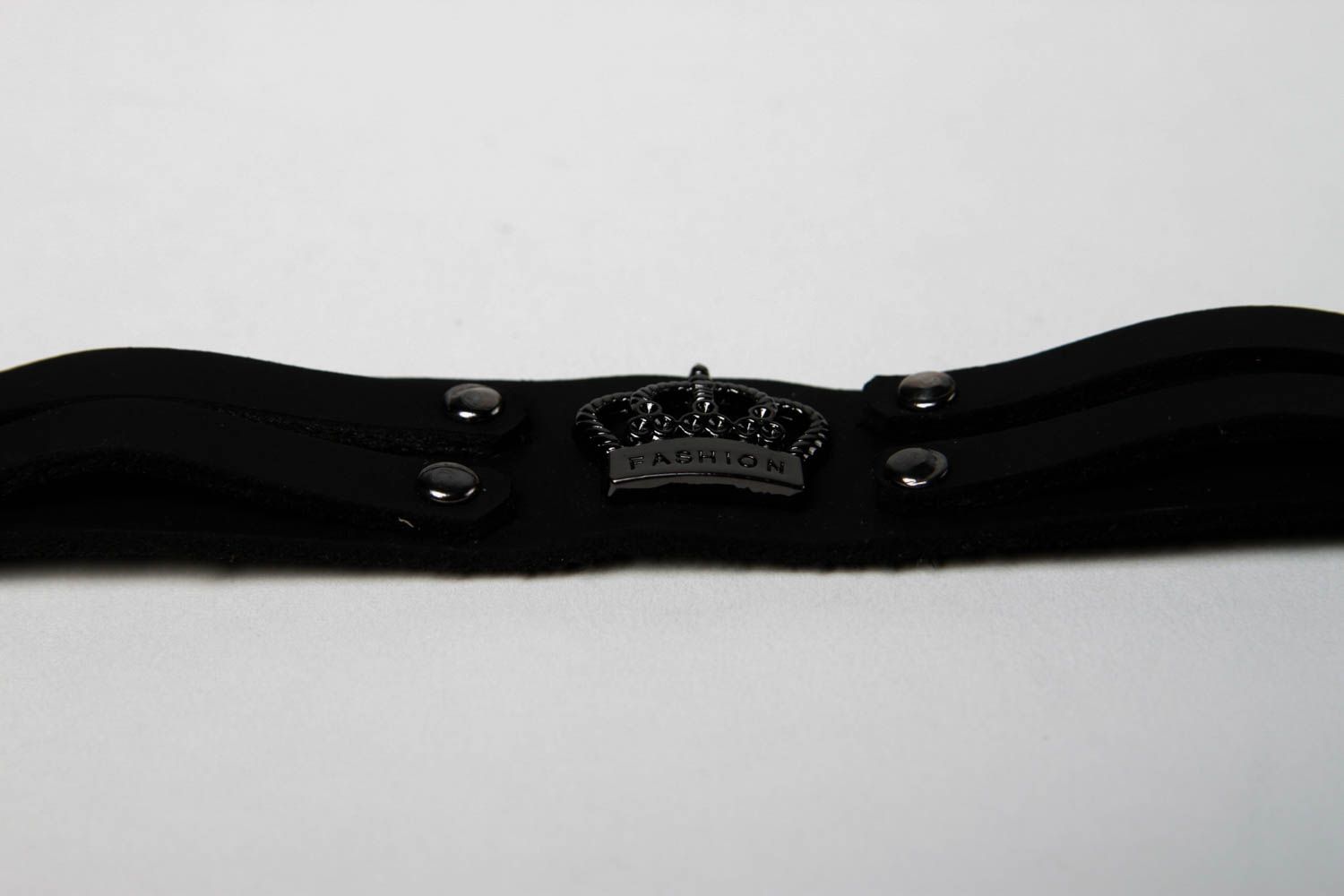 Кожаный браслет украшение из кожи ручной работы необычный браслет черный фото 5