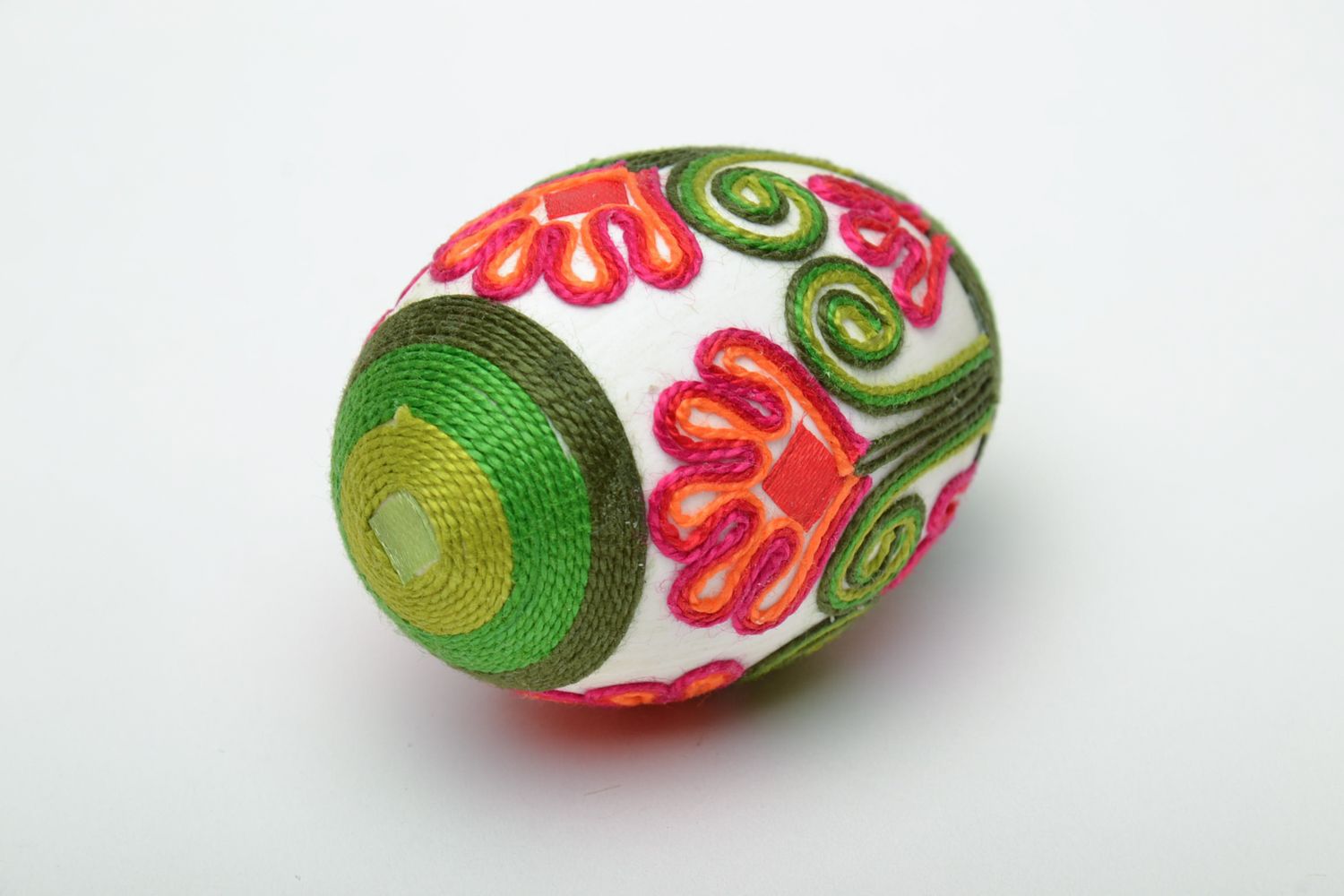 Красивое декоративное пасхальное яйцо фото 3