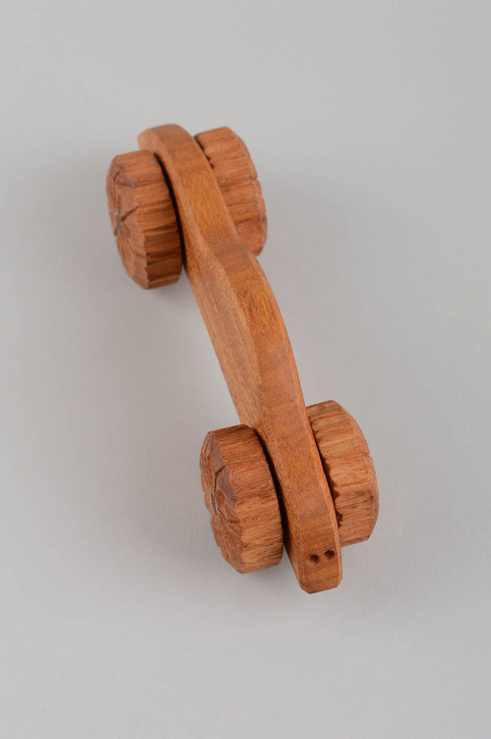 Ungewöhnliches exklusives öko reines handmade Spielzeugauto aus Holz in Braun foto 4