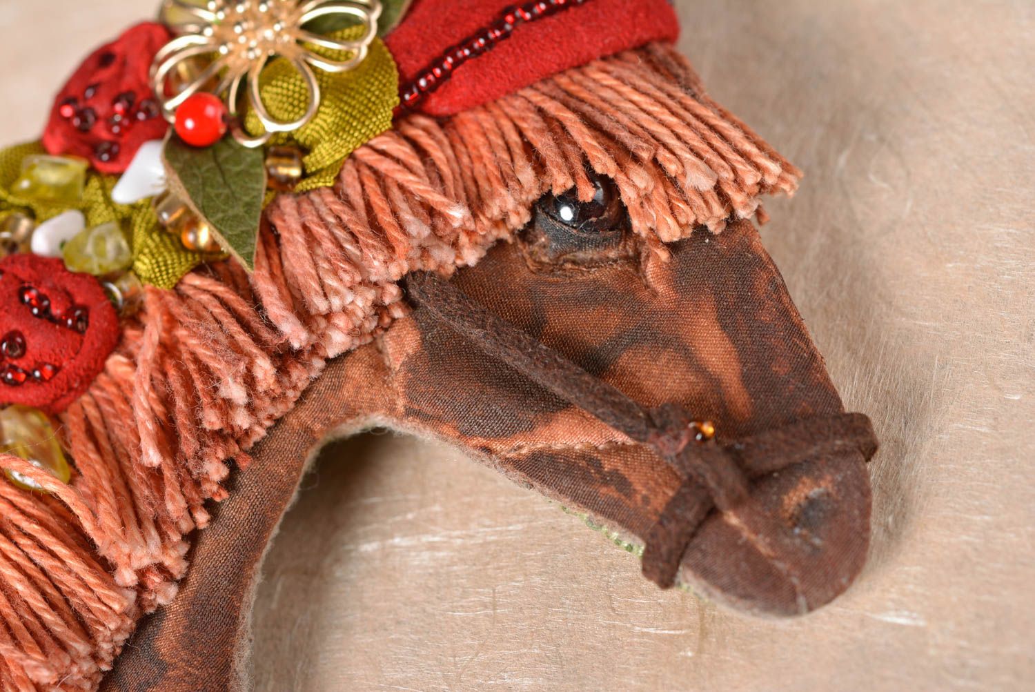 Broche cheval Bijou fait main de tissus stylé Accessoire femme original photo 2