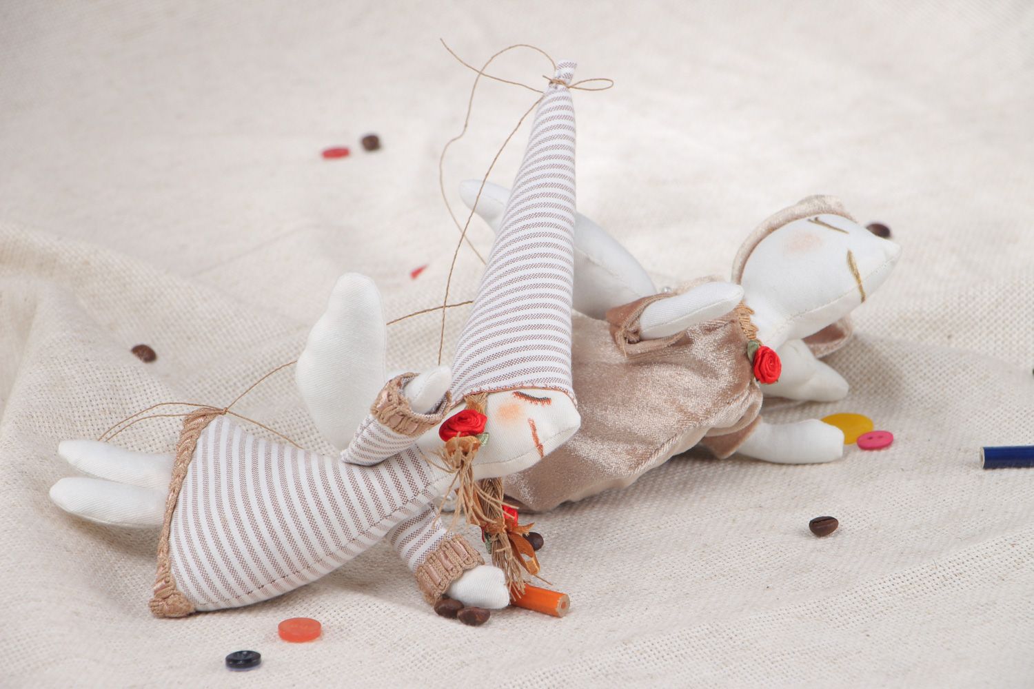 Handmade Spielzeug Engel aus Stoff mit Schlaufe 2er Packung foto 5