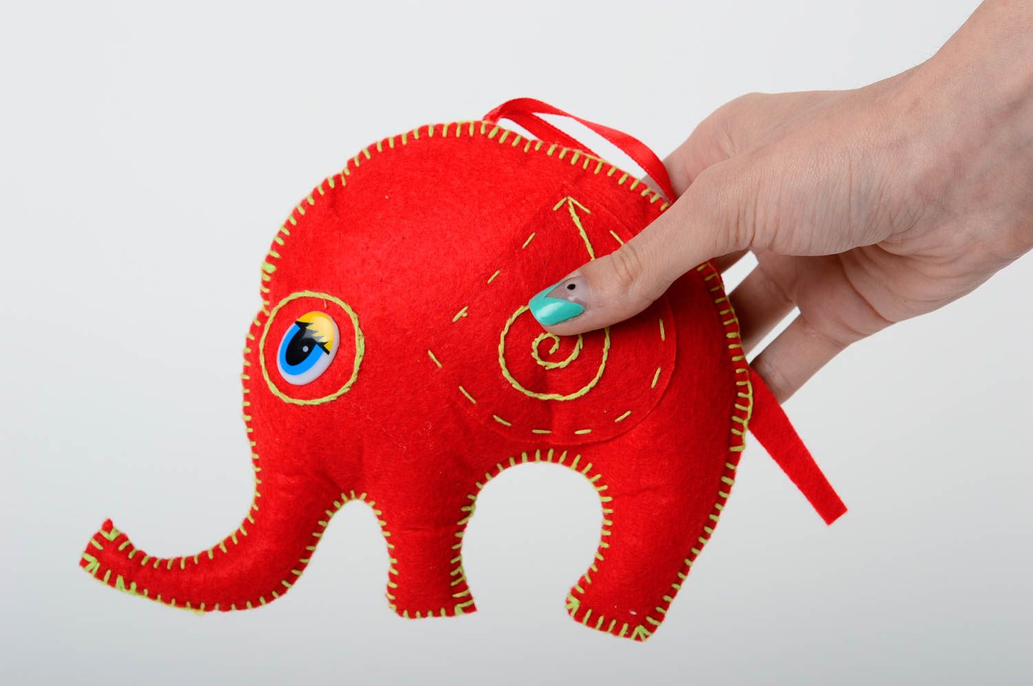 Детская мягкая игрушка подвеска пошитая из фетра вручную красного цвета слон  фото 4