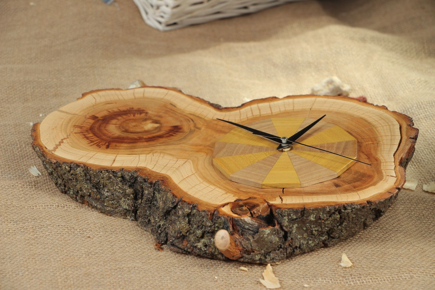 Reloj de madera artesanal foto 5