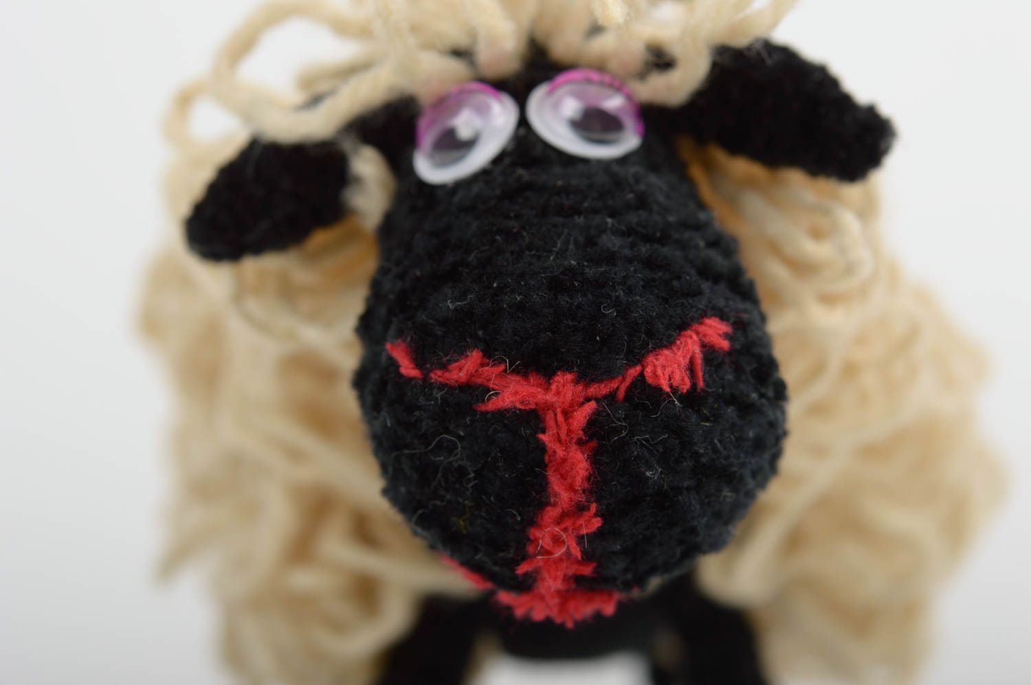 Peluche mouton Jouet fait main original fils synthétiques et laine Cadeau enfant photo 3
