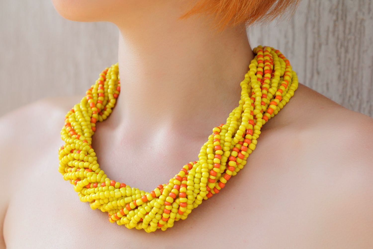 Yellow beaded necklace photo 1