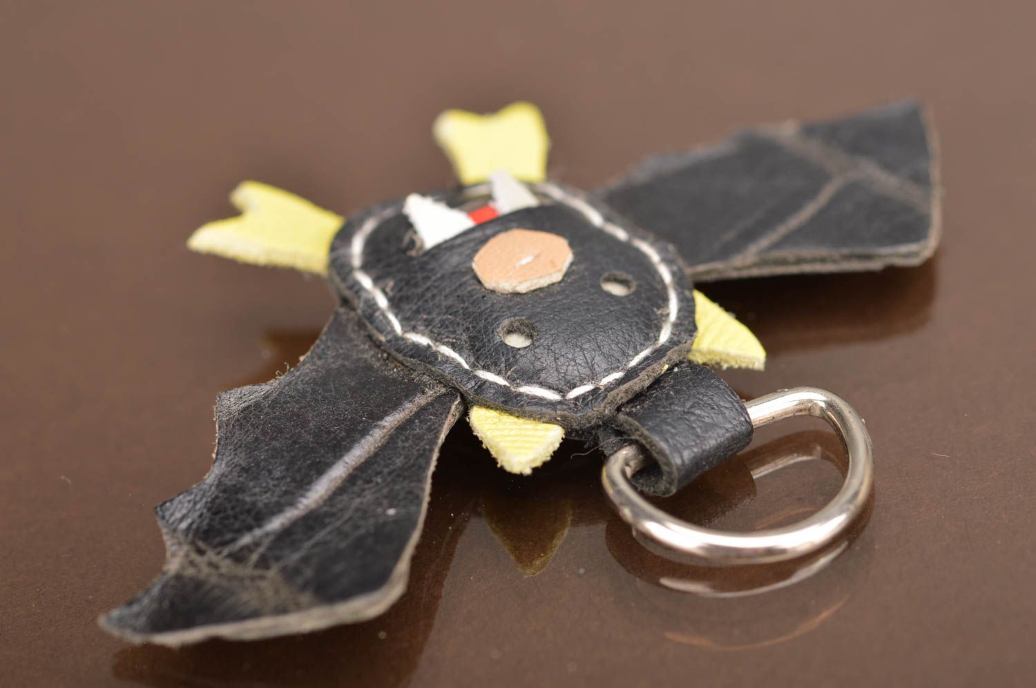 Porte-clés chauve-souris noire en cuir naturel original joli fait main photo 3