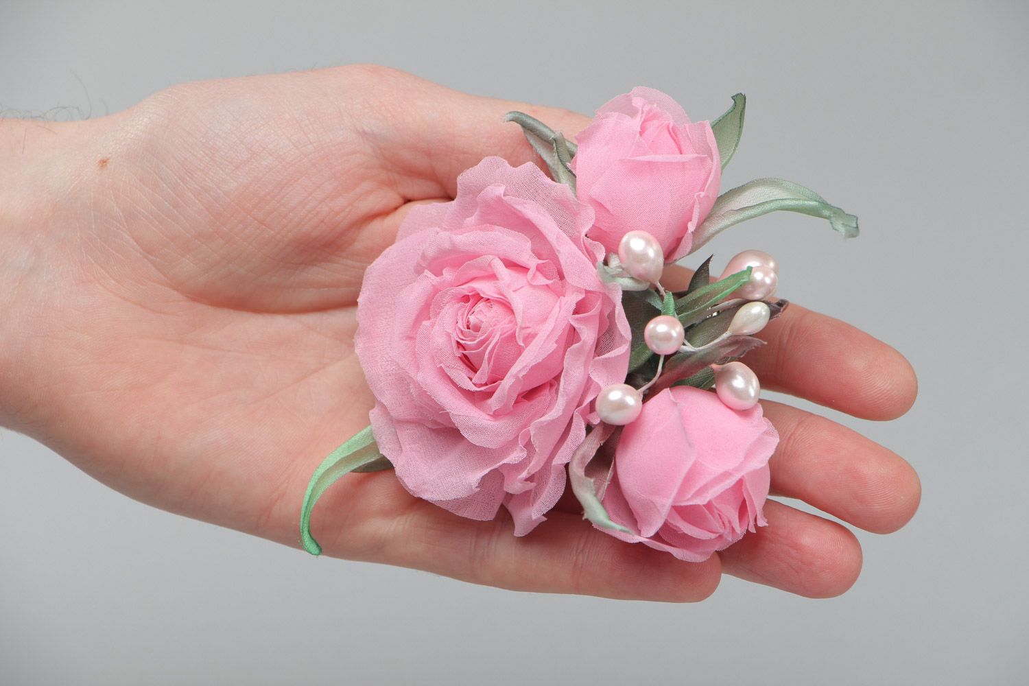 Заколка для волос в виде роз из шелка и атласа с металлическим зажимом хенд мэйд фото 5