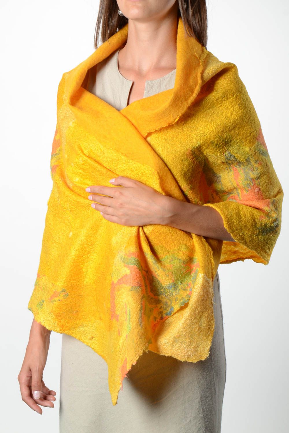 Женский шарф палантин ручной работы валяный палантин из шерсти желтый светлый фото 1