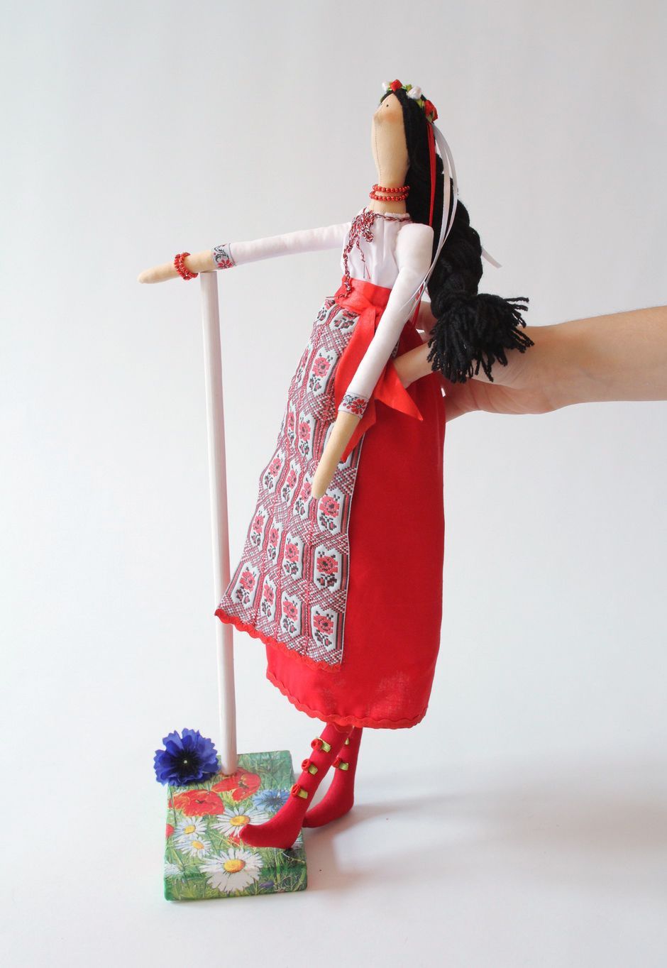 Интерьерная мягкая кукла на подставке Украинка фото 5