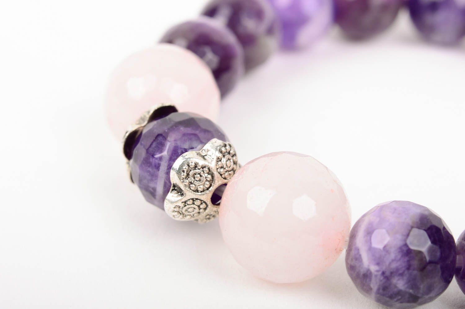 Фиолетовый браслет из натуральных камней ручной работы стильный для девушек фото 4
