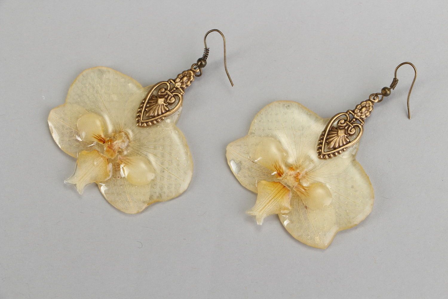 Boucles d'oreilles en résine époxyde Orchidée  photo 1