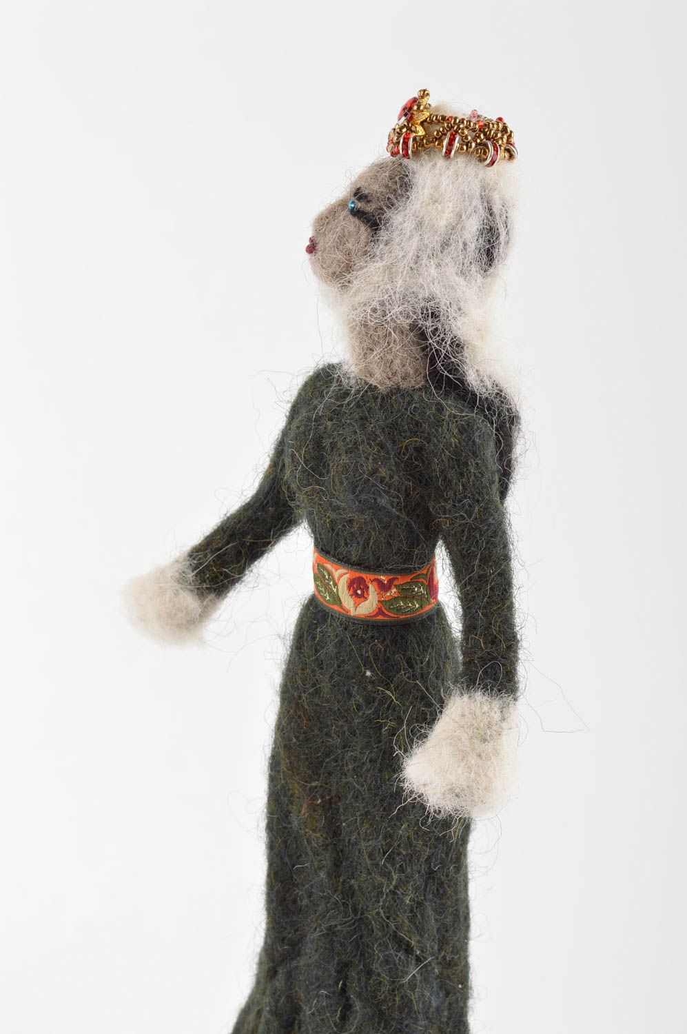 Bambola bella in stoffa fatta a mano pupazzo tessile originale in vestito
 foto 3