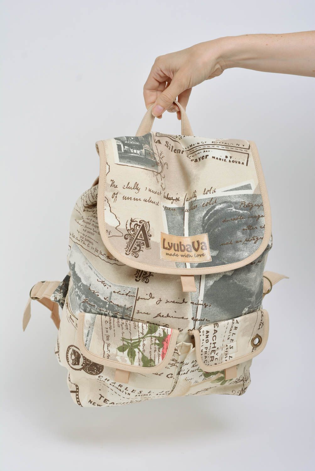Kleiner heller handgemachter Frauen Rucksack mit Print aus Baumwolle genäht foto 5