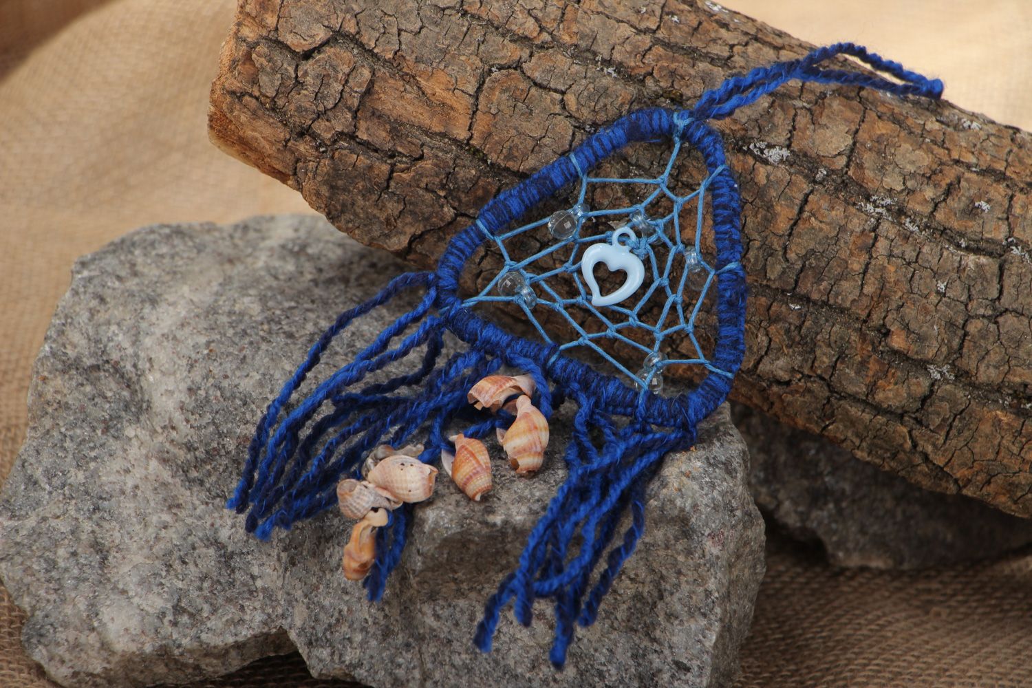 Ловец Снов интерьерная подвеска из вощеных шнурков бусин и ракушек синяя Медуза фото 1