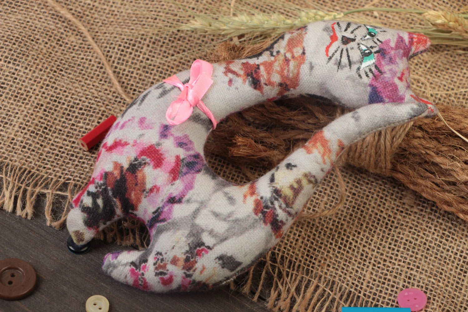 Textil Kuscheltier Katze aus Trikotage weich bunt handmade Spielzeug für Kinder foto 1