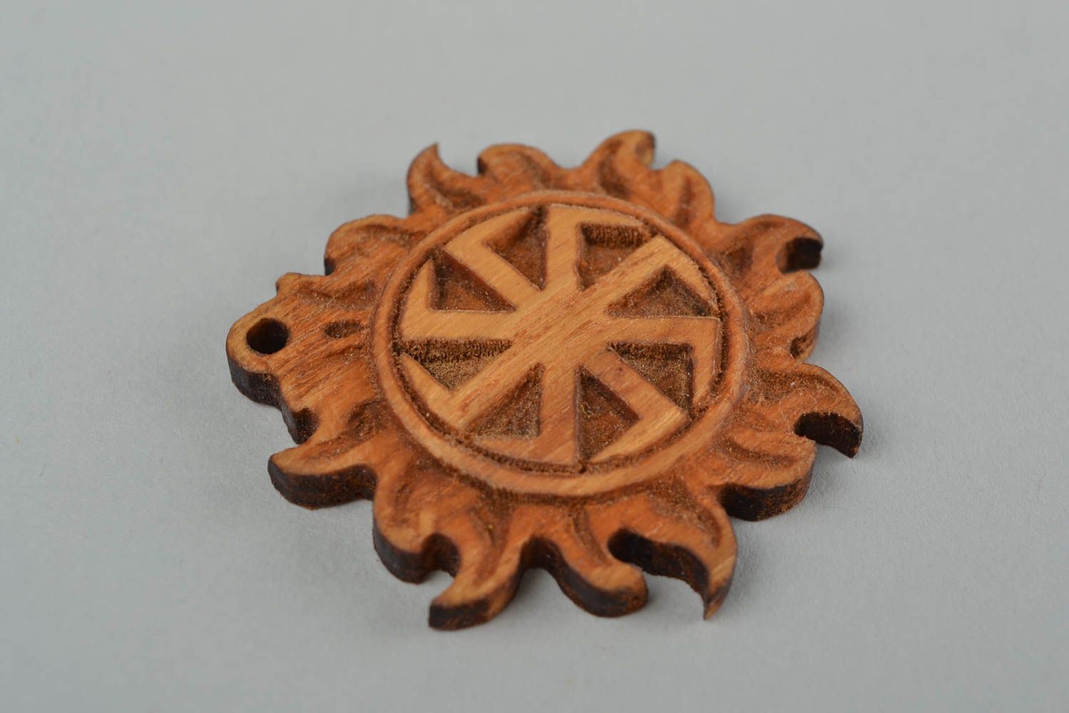 Slawischer künstlerischer Amulett Anhänger aus Holz Lada Kreuz handmade foto 4