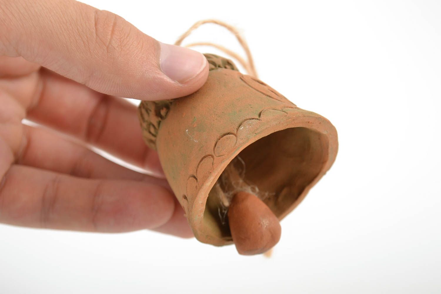 Campanilla cerámica hecha a mano casita con ojal marrón original foto 2