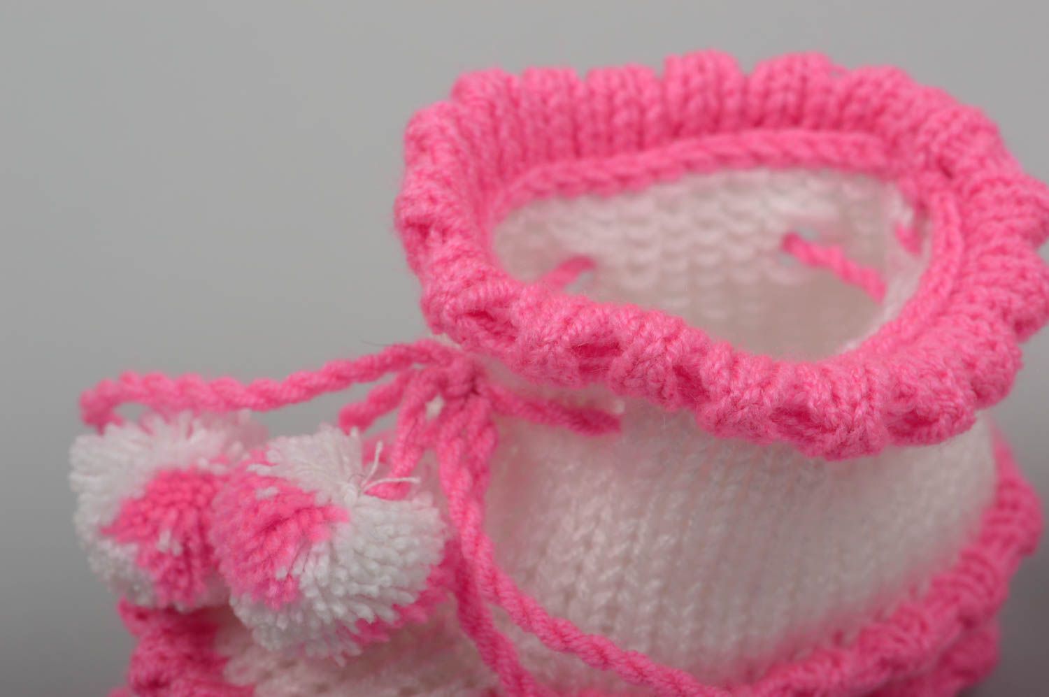 Chaussons bébé fait main Accessoire bébé rose blanc Pantoufle tricot au crochet photo 4
