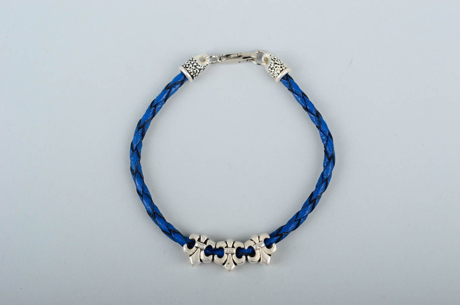 Синий кожаный браслет ручной работы украшение из кожи стильный браслет на руку фото 1
