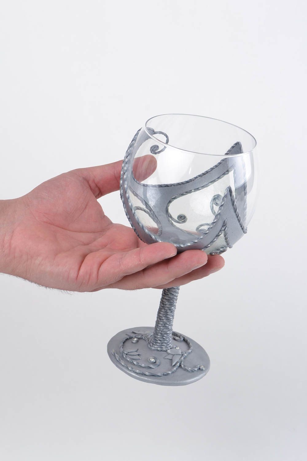 Copa de vino de cristal hecha a mano con elementos de arcilla polimérica foto 2
