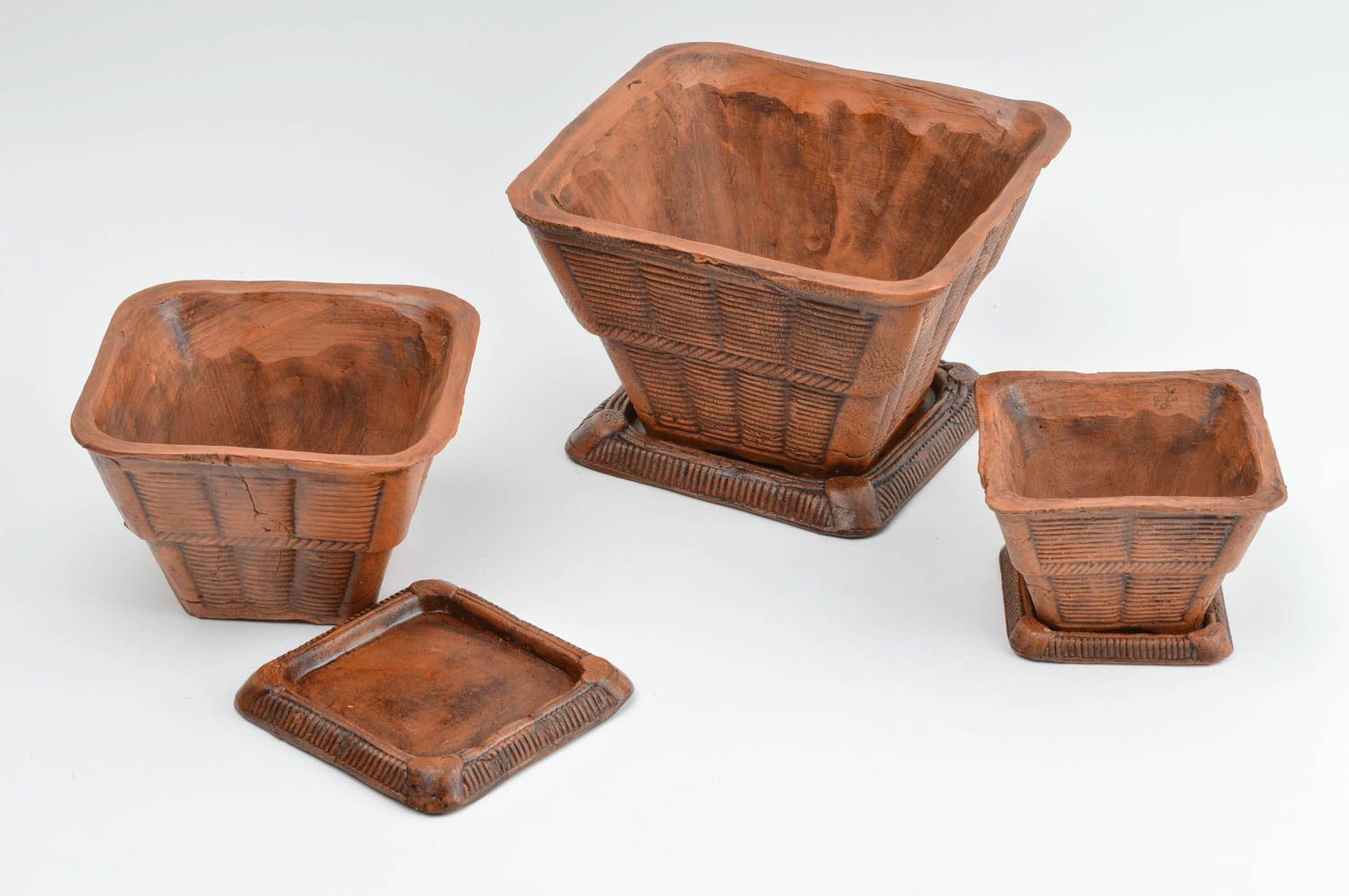Set of three square shape ceramic flower pots with trays 6,6, lb photo 4
