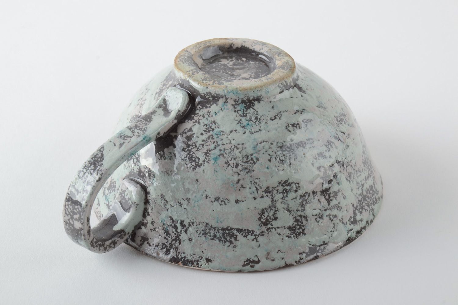 Taza de cerámica hecha a mano de arcilla original para té foto 4