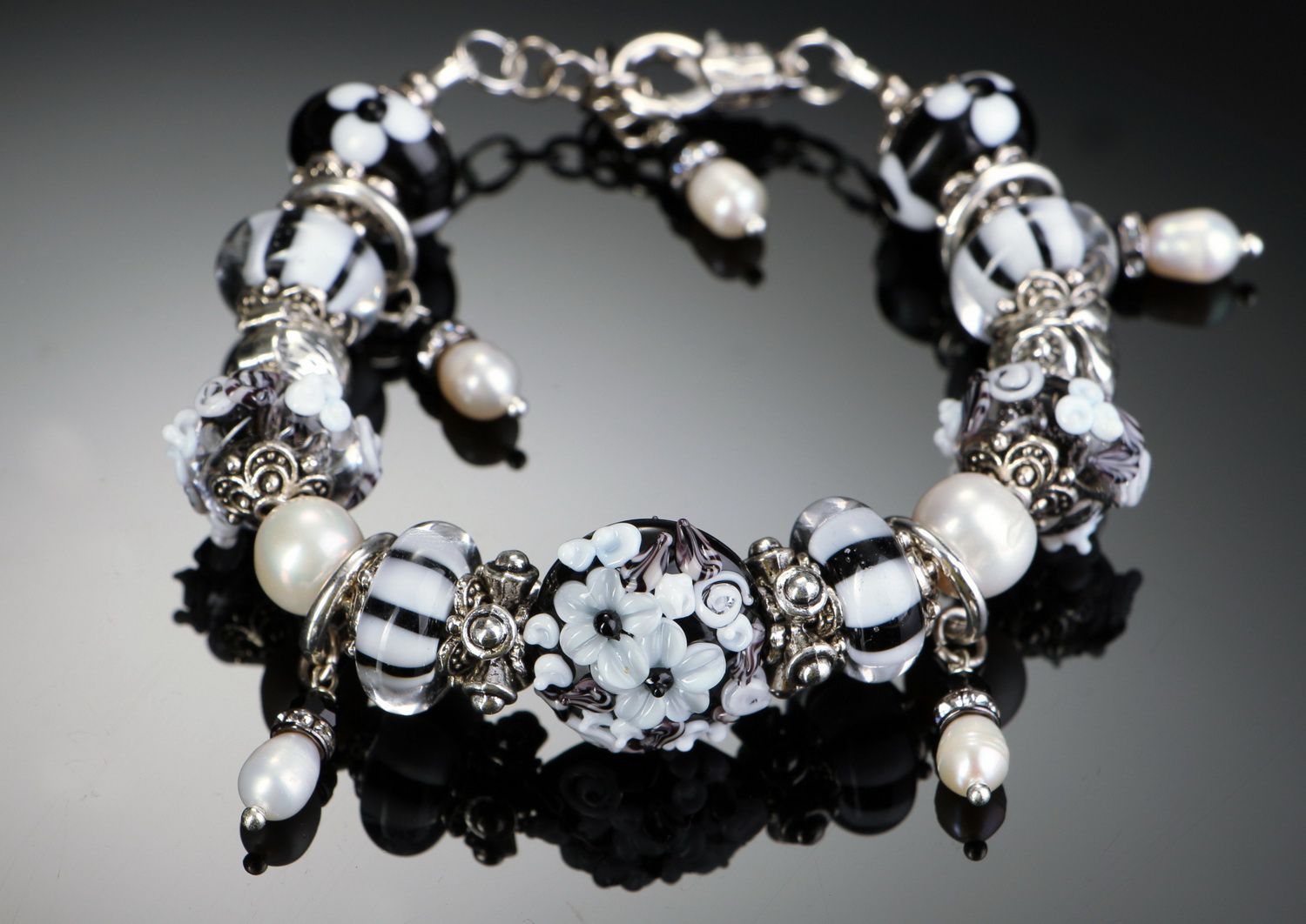 Wrist bracelet with river pearls and glass beads Garden of Eden photo 2