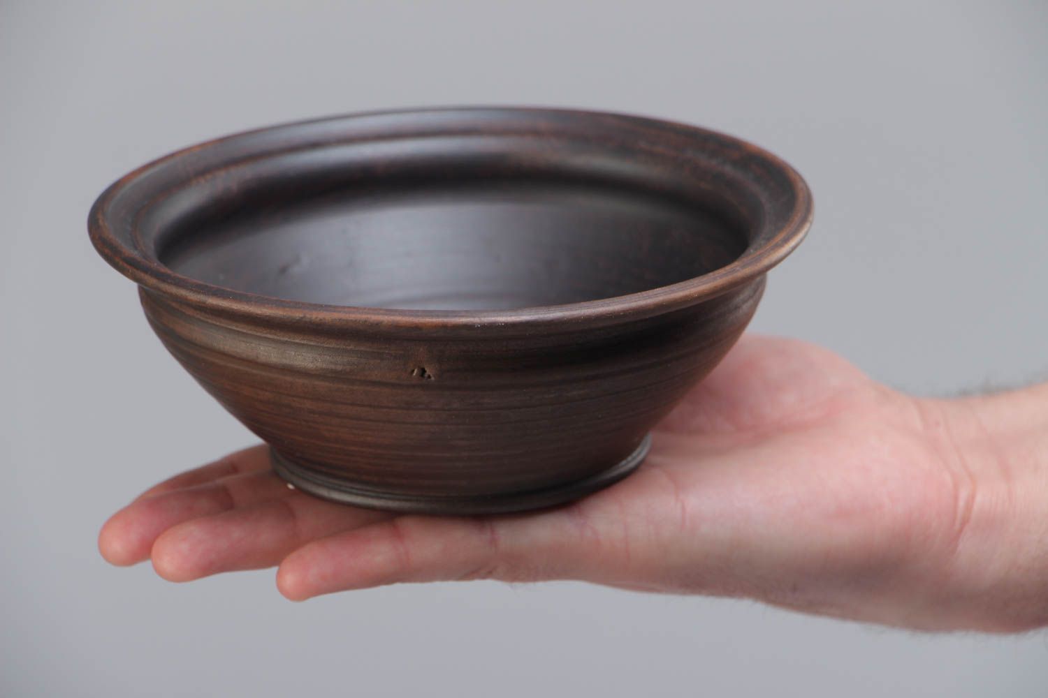 Cuenco de cerámica de arcilla de volumen 400 ml artesanal marrón oscuro  foto 5