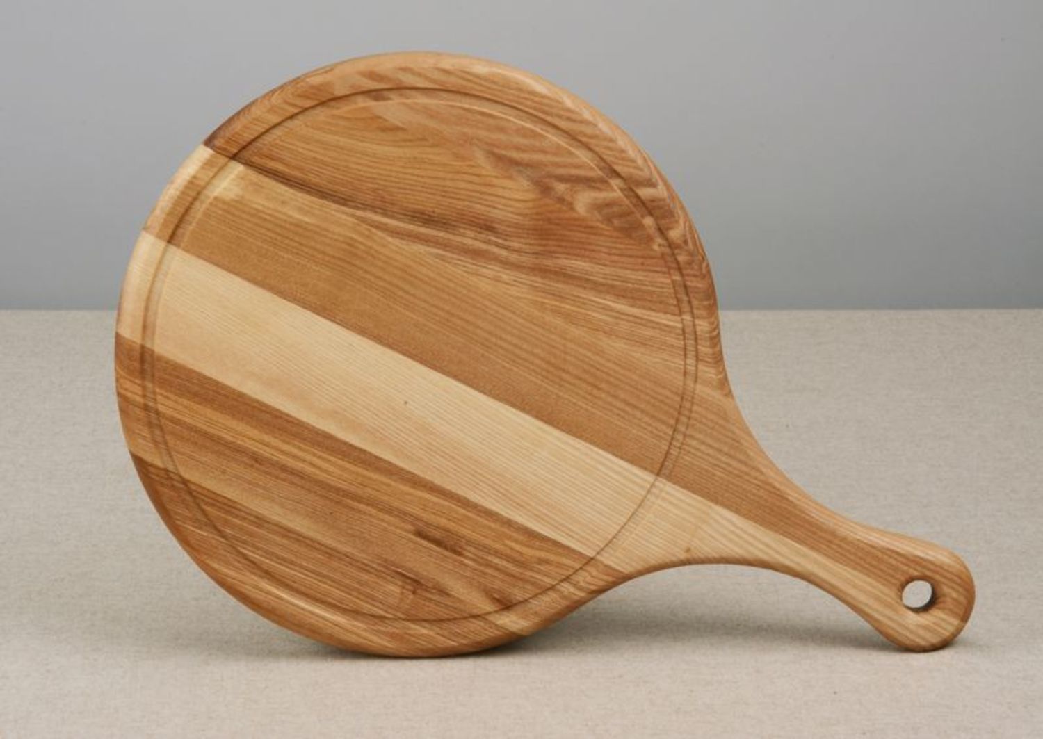 Wooden chopping board with handle photo 3