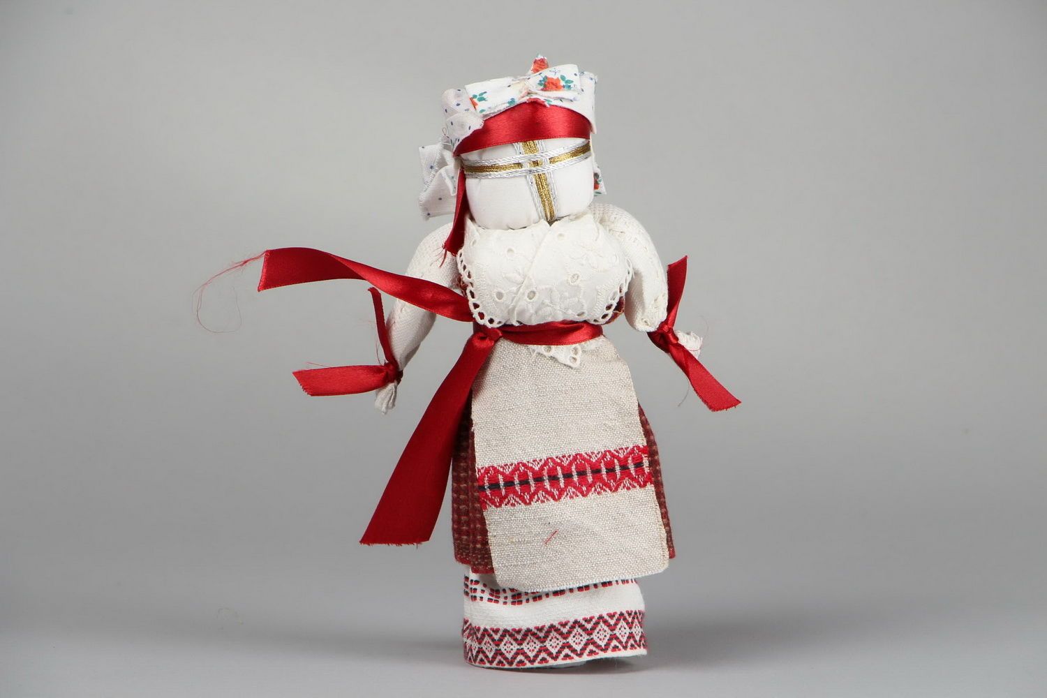 Künstlerische Puppe Motanka aus Leinen Ukrainische Hüterin foto 2