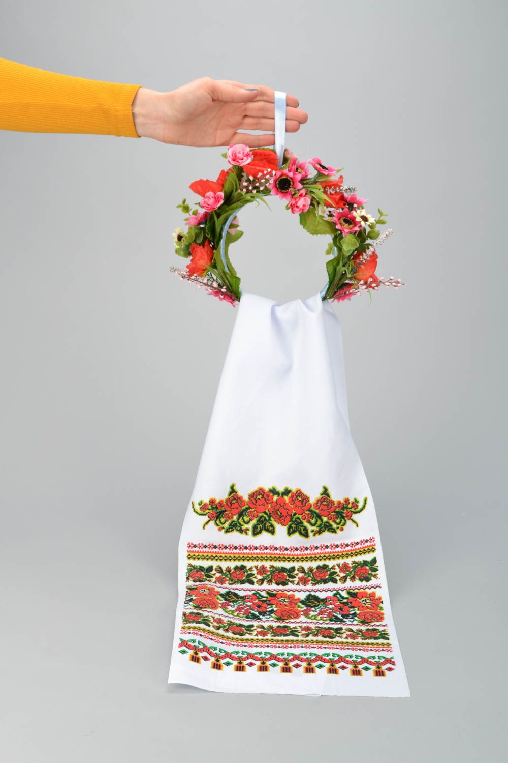 Wreath with an embroidered towel in Ukrainian style photo 2