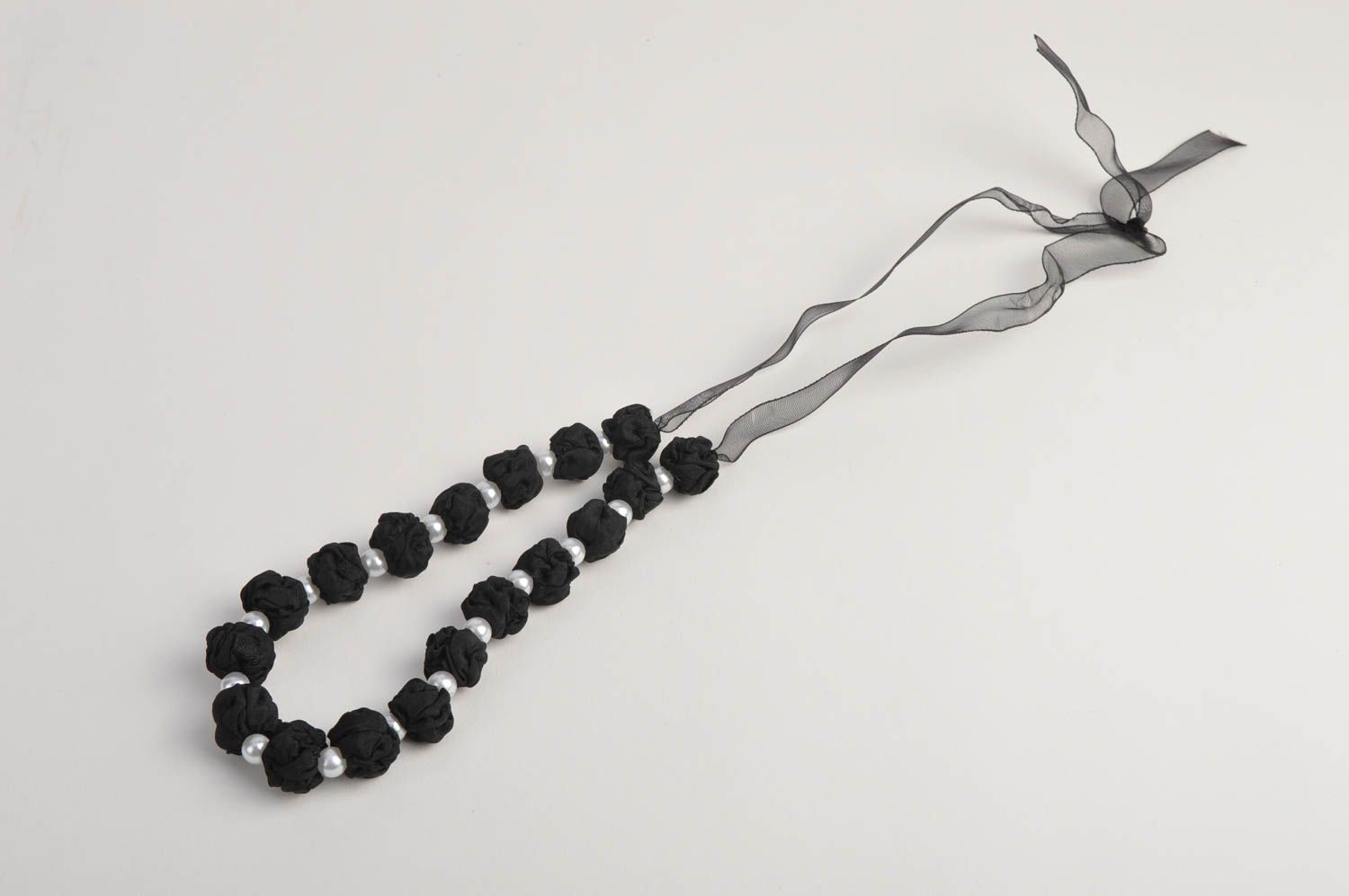 Collier textile Bijou fait main noir perles Accessoire femme design original photo 2