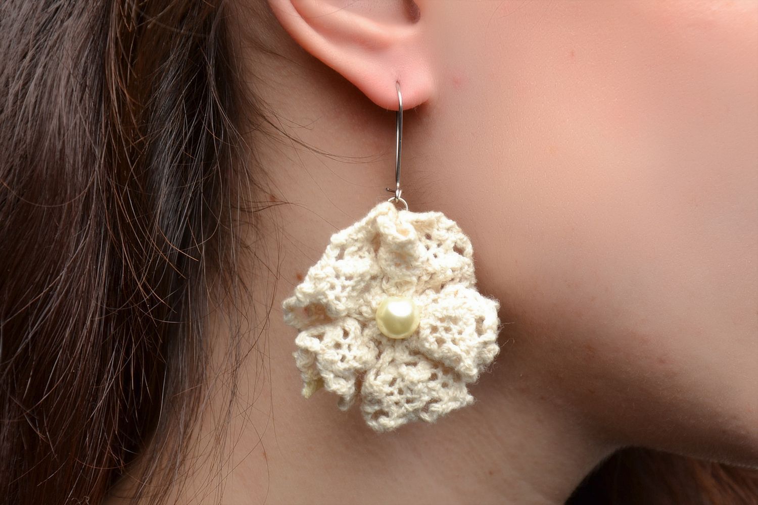 Boucles d'oreilles en dentelles avec perles  photo 2