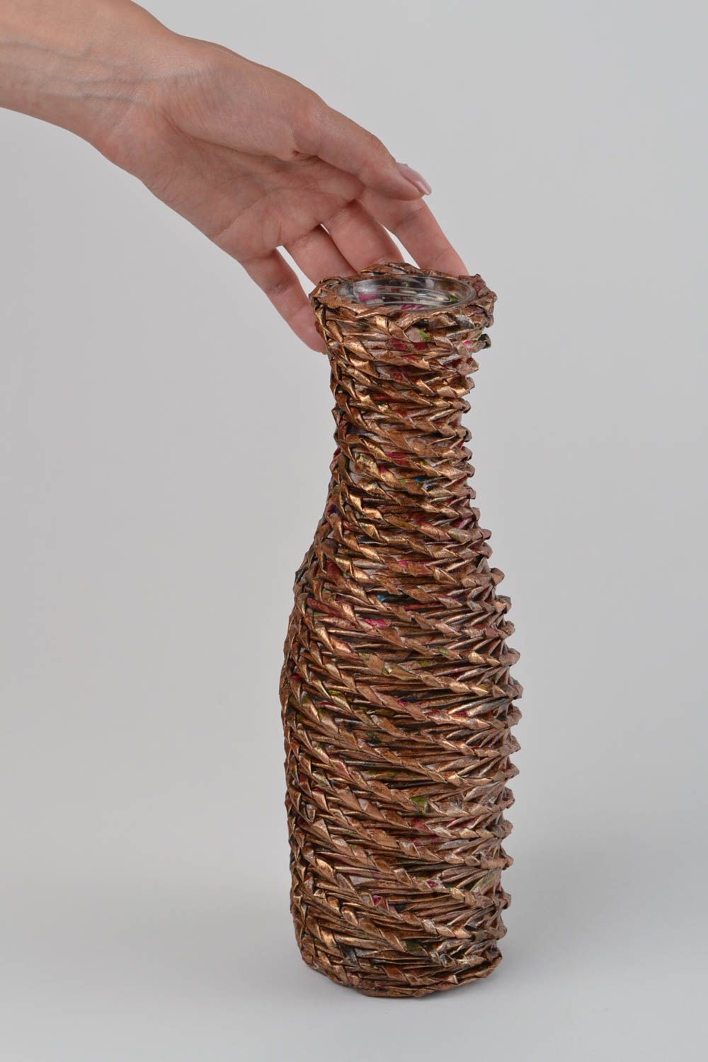 Vase tressé fait main Déco maison en tubes de papier marron Cadeau original photo 2