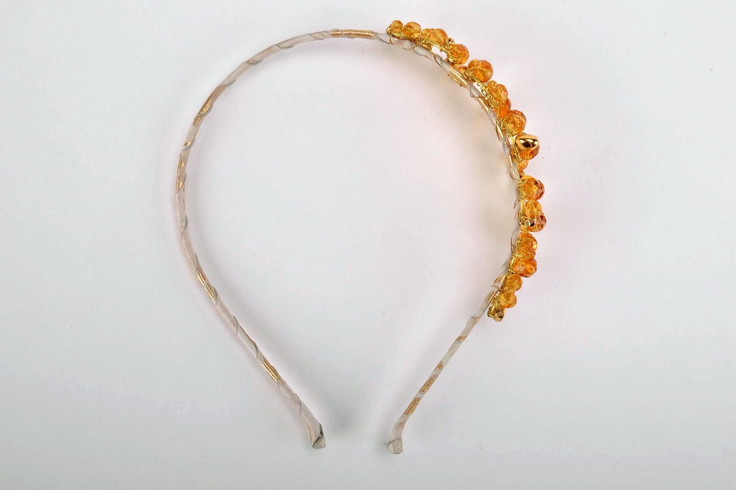 Serre-tête artisanal en perles de rocailles dorées photo 2