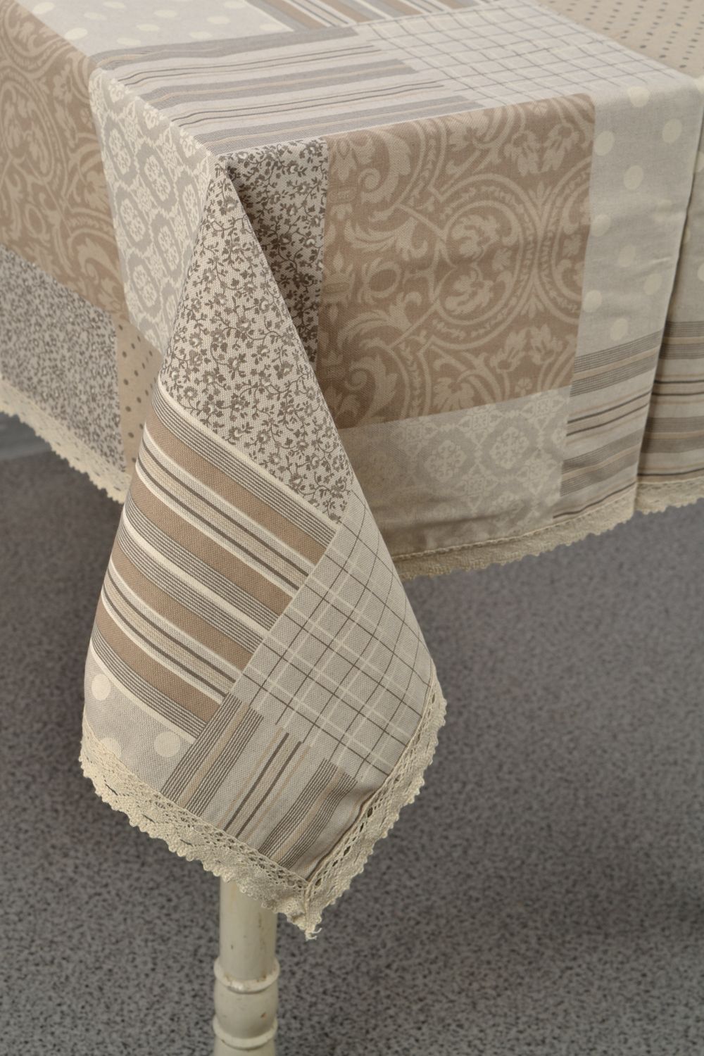 Nappe rectangulaire en coton et polyamide beige imitant le patchwork faite main photo 1