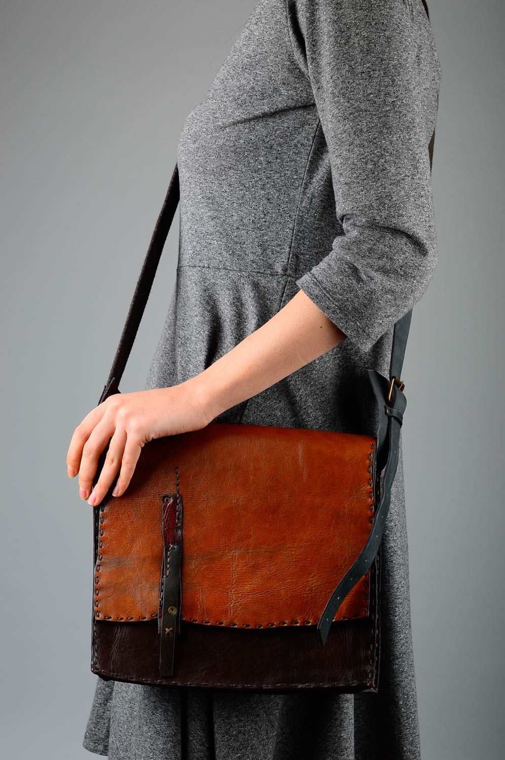 Bolso de cuero de color marrón accesorio para mujer regalo original para mujer foto 1