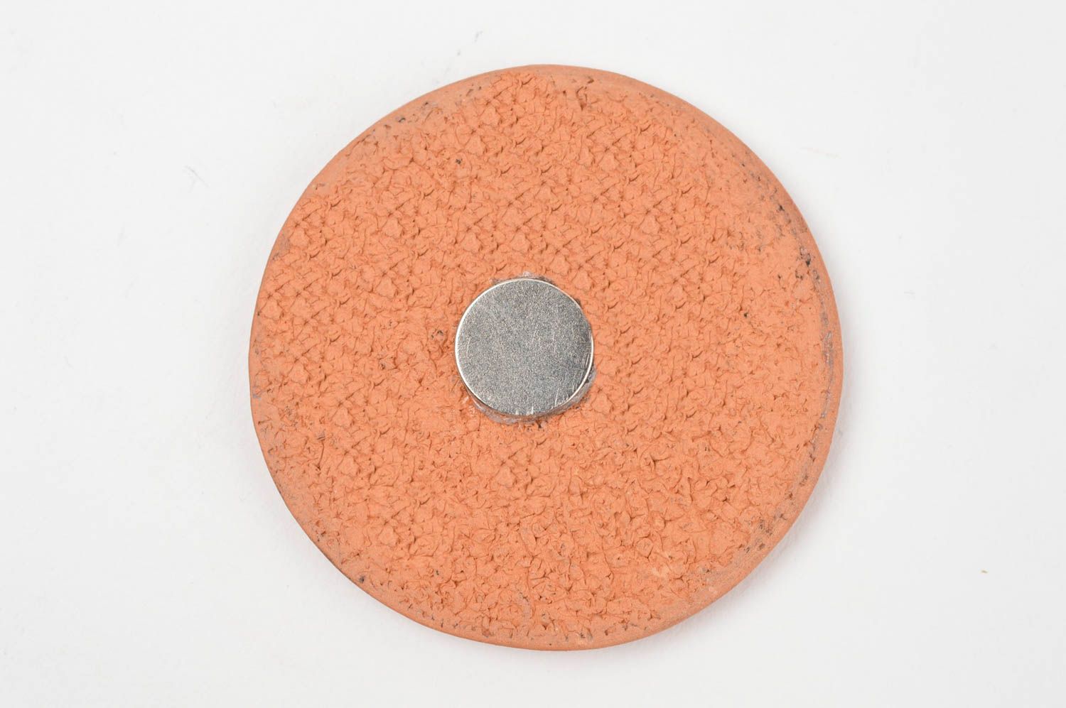 Авторский керамический магнит на холодильник расписной из красной глины фото 4
