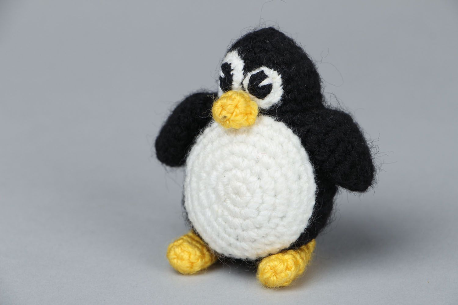 Пингвин мягкий вязаный фото 1