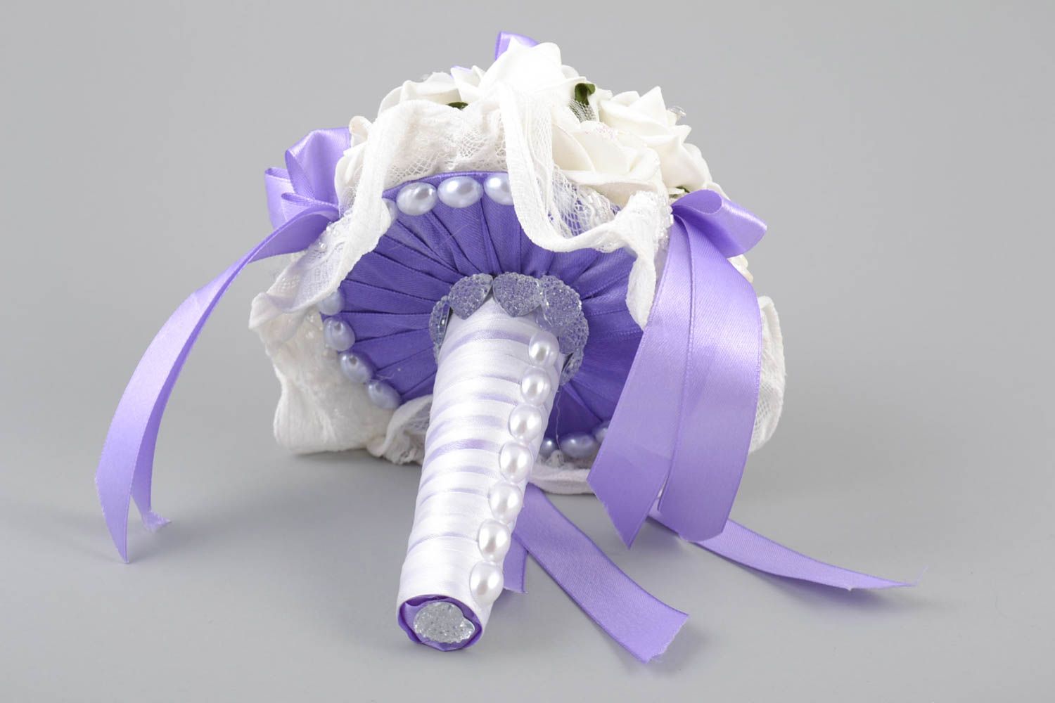 Bouquet de mariage en tissu et rubans de satin blanc accessoire fait main photo 2