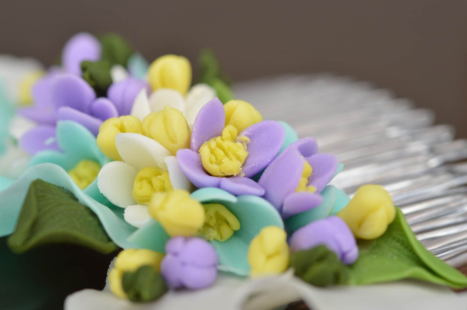 Handmade decorative hair comb with plastic basis and polymer clay tender flowers photo 4
