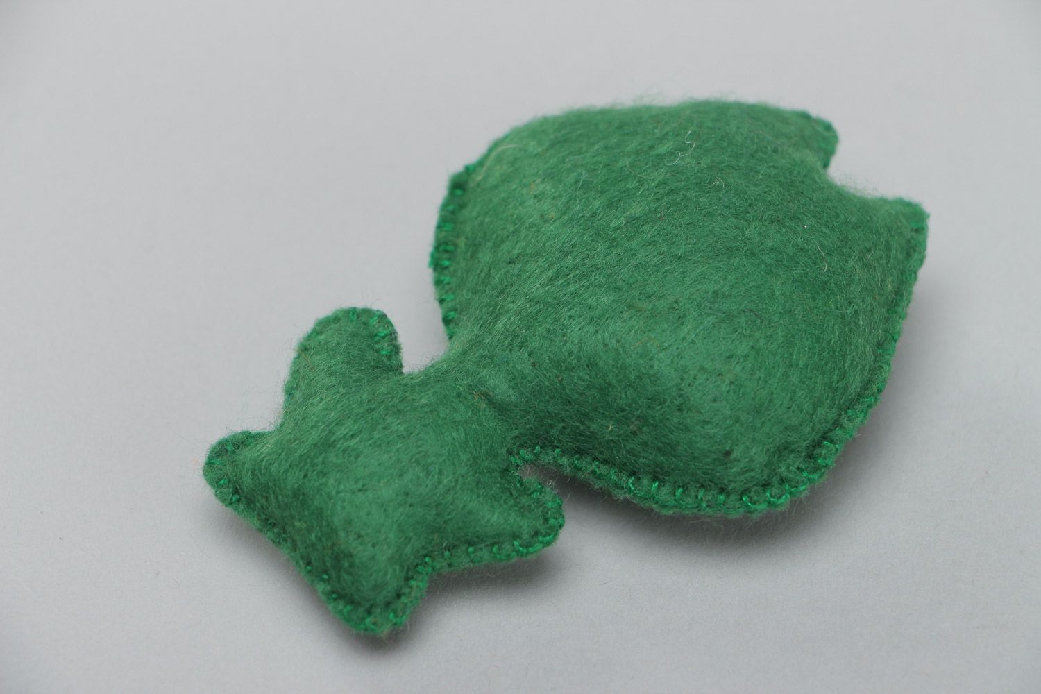 Weiches grünes handgemachtes kuscheliges Spielzeug aus Stoff Katze für Dekoration foto 4