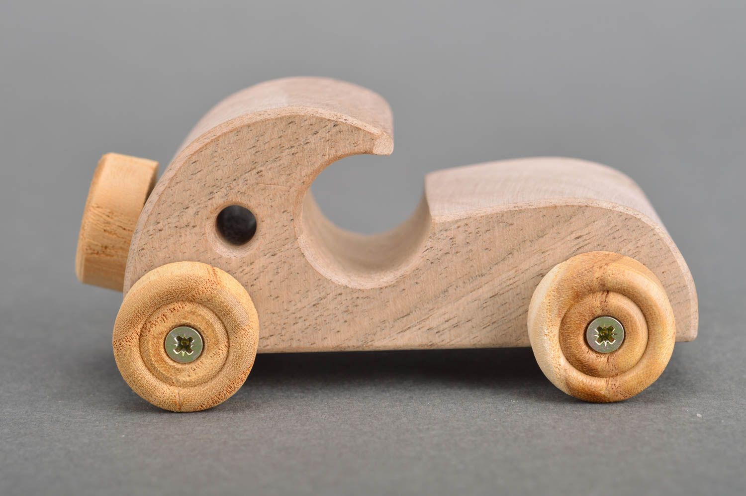 Petit jouet voiture en bois fait main écologique original pour enfants photo 1