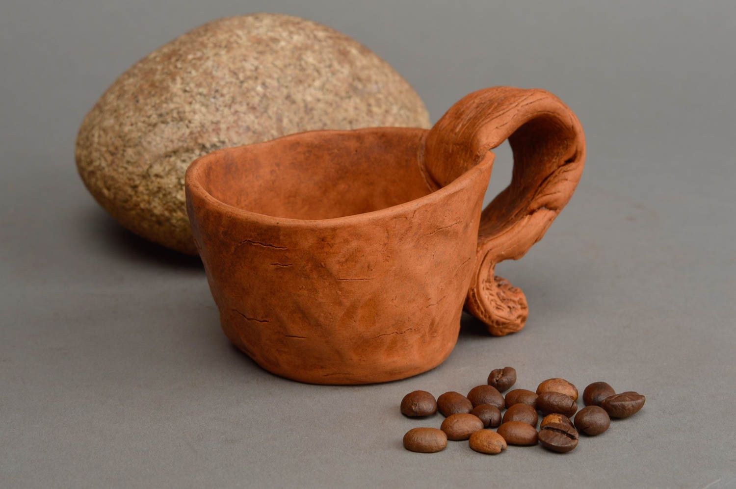 Tasse originale en argile faite main marron avec anse insolite écologique photo 1