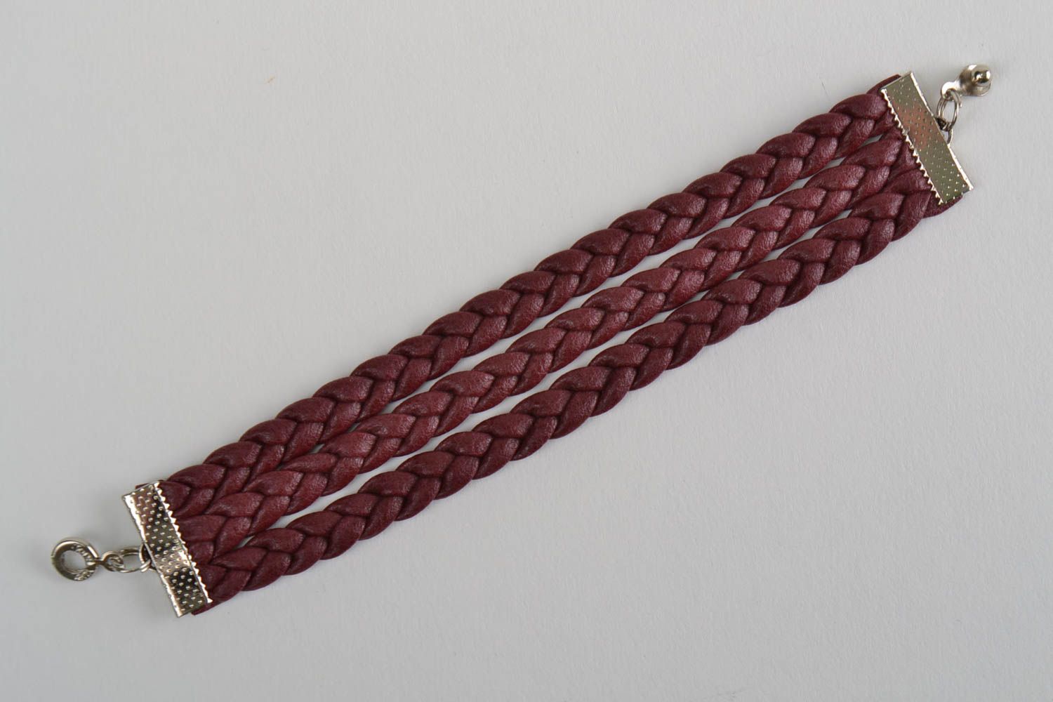 Bracelet en cuir artificiel large bordeaux tressé avec fermoir métal fait main photo 5
