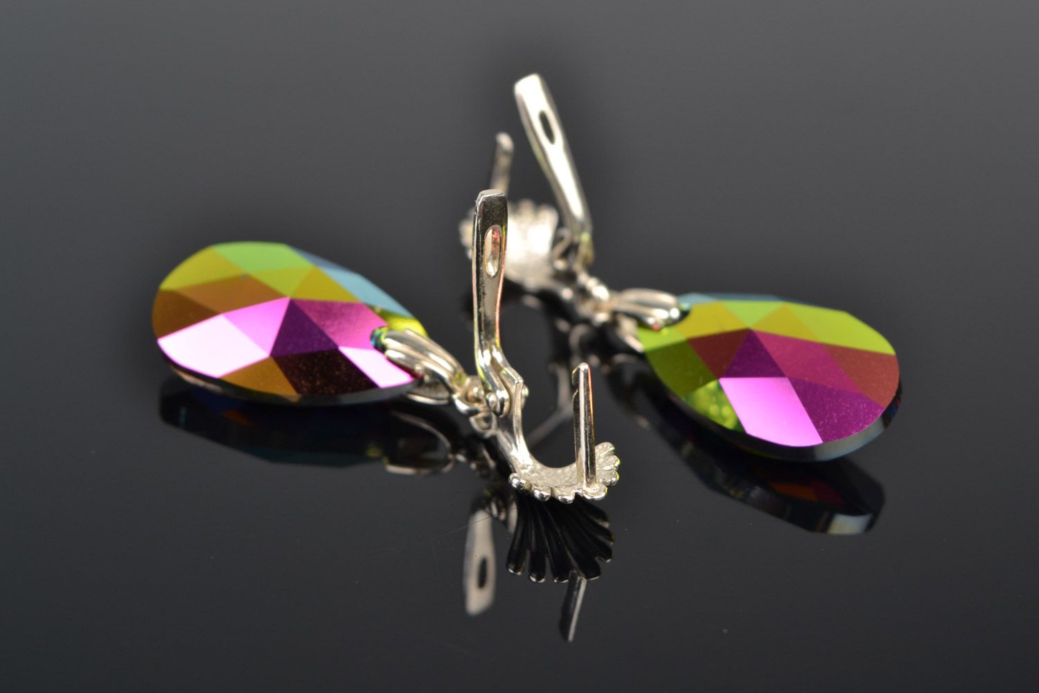 Handgemachte Ohrringe mit Kristallen und metallischer Fourniture abendlich schön foto 5