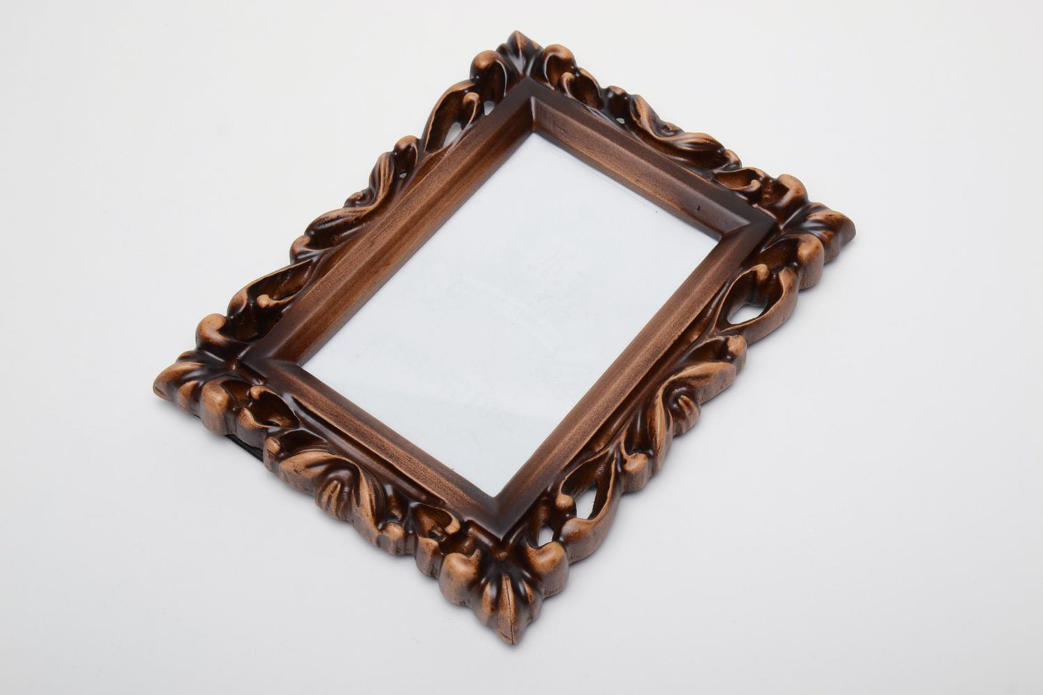 Рамка для фото с красивым дизайном деревянная резная  фото 2
