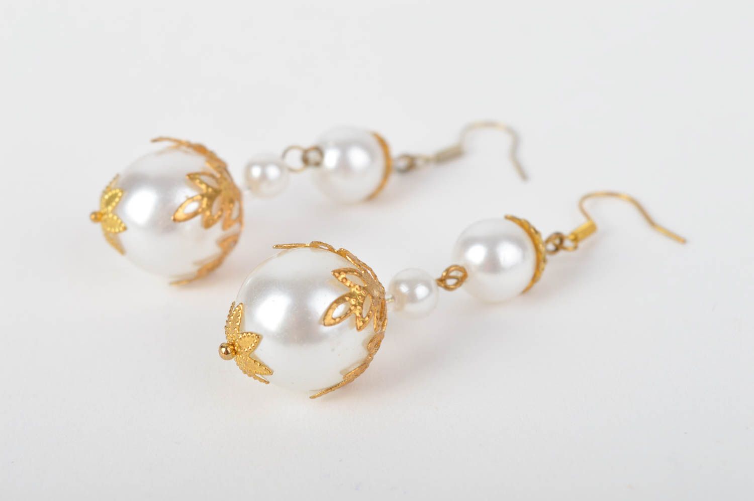 Boucles d'oreilles blanches Bijou fait main perles acryliques Cadeau femme photo 3