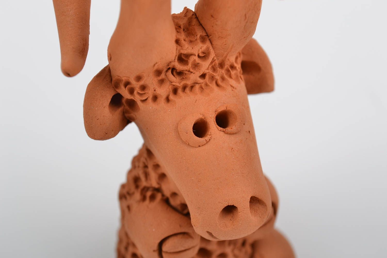 Petite figurine en céramique faite main originale brune en forme de mouton photo 2