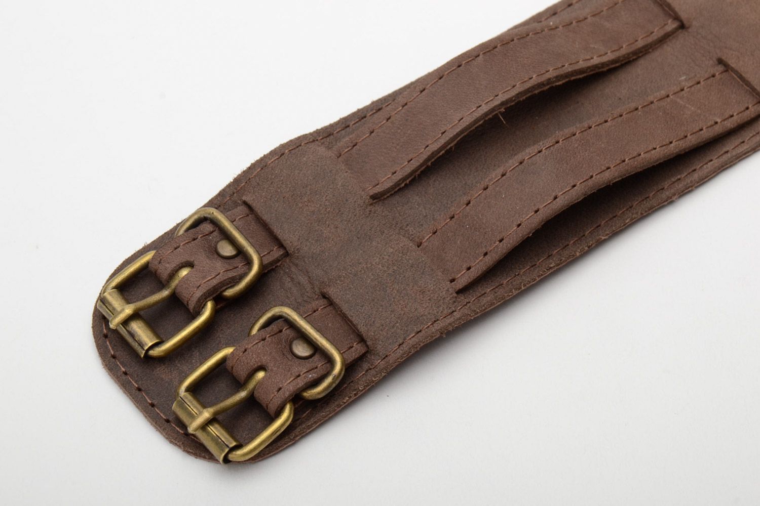 Bracelet large en cuir naturel marron unisexe fait main diamètre 65 mm photo 5
